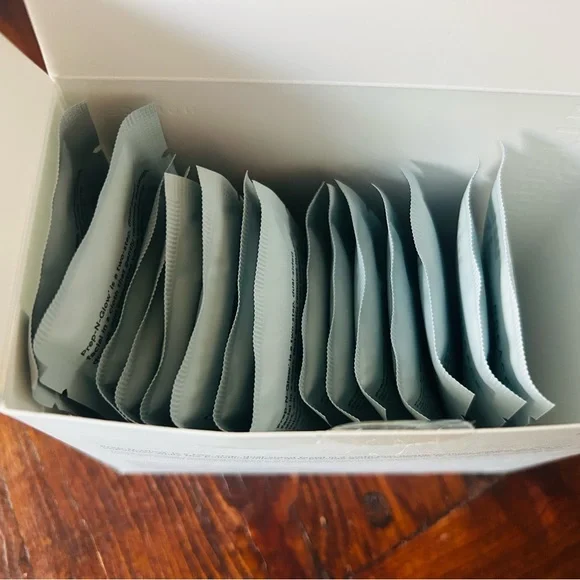 NuFace Skincare Trinity + w/ Effective Lip & Eye Attachment + Full Size Extras - Picture 6 of 8